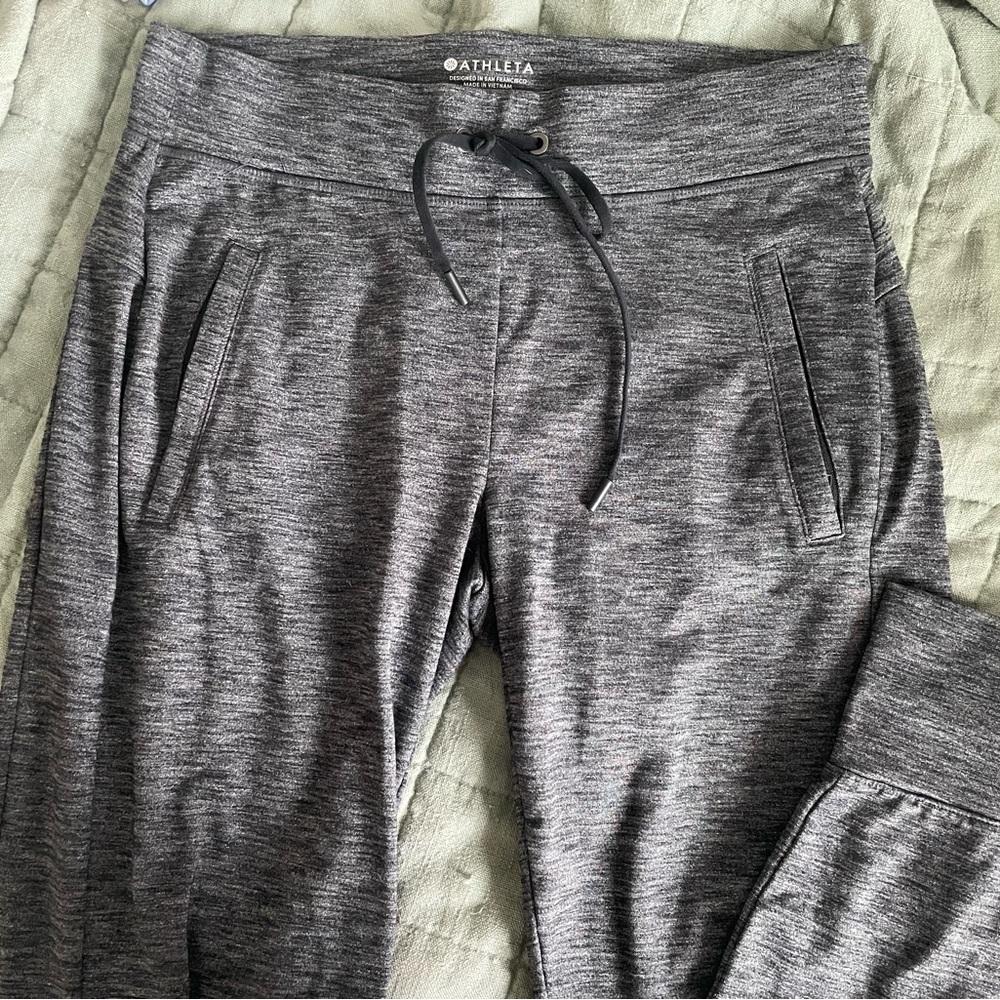 Athleta Heather grey cropped jogger leggings with zipper detail size XS